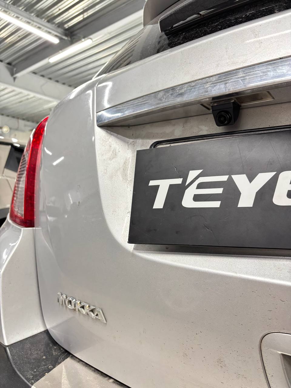 Задняя камера на Opel Mokka после установки