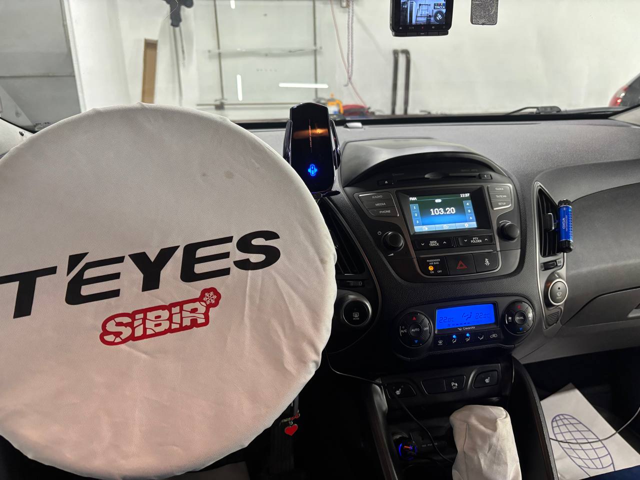 Центральная панель Hyundai ix35 до выполнения работ.