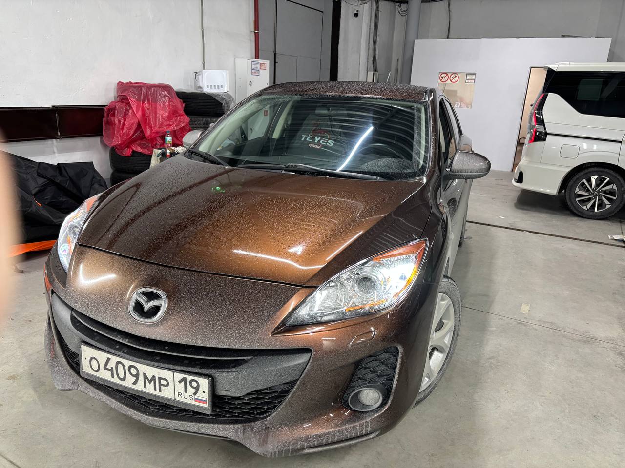 Mazda 3, на котором выполнена работа TEYES Sibir.