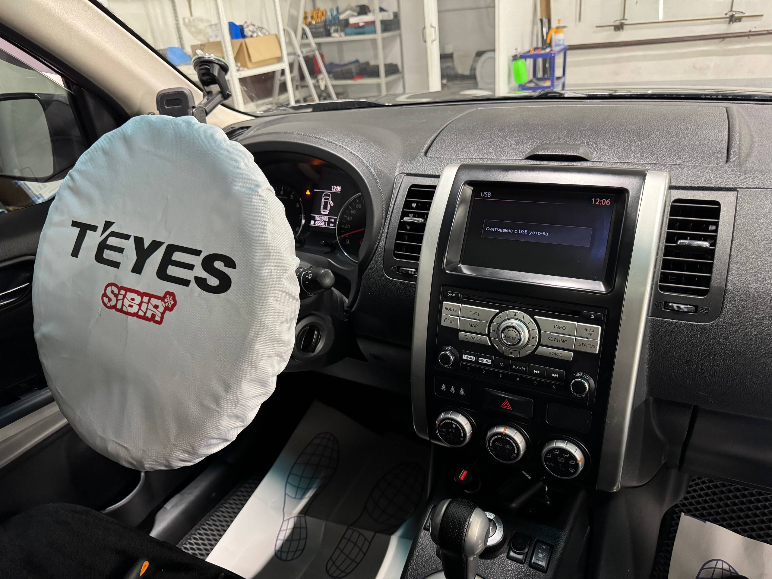 Консоль Nissan X-Trail до установки TEYES CC3 2K.