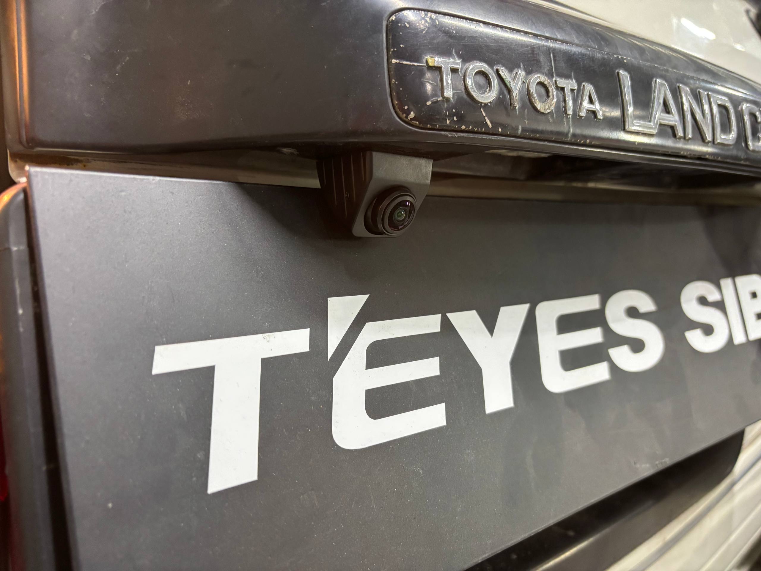 Задняя камера Toyota Land Cruiser 100.