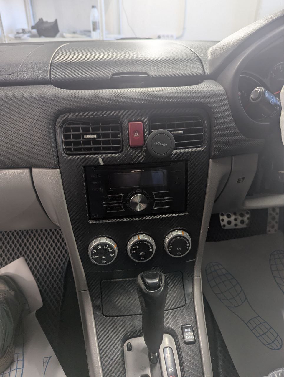 Штатная мультимедиа Subaru Forester SH до установки TEYES CC3 2K в Новосибирске