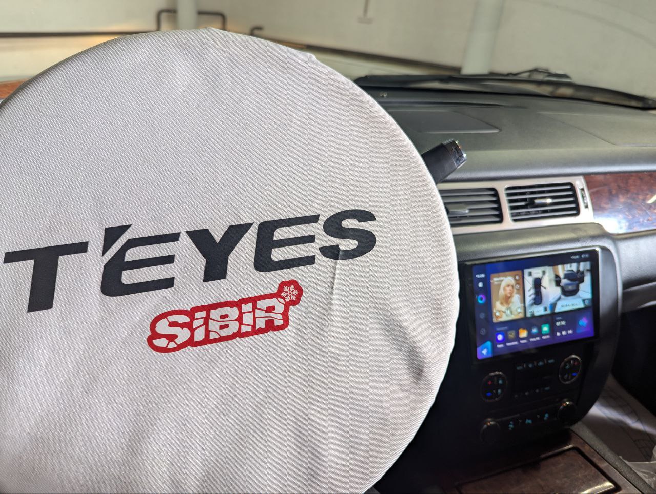 Android-магнитола TEYES CC3 2K после установки в Chevrolet Tahoe 2012