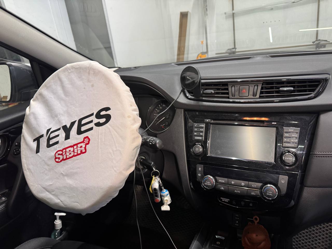 Центральная панель Nissan Qashqai до установки мультимедиа TEYES