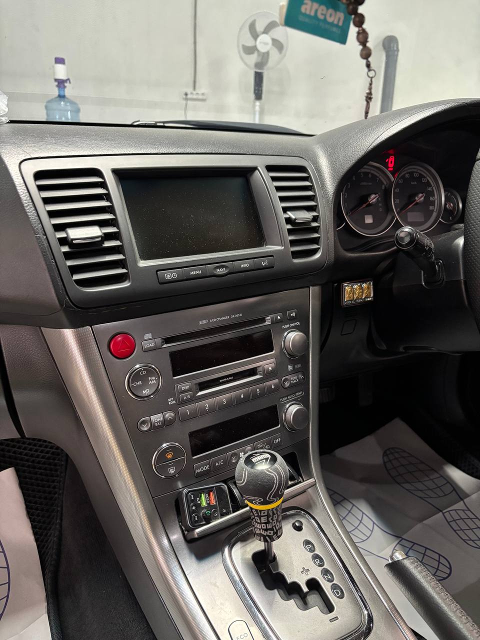 Штатная мультимедиа Subaru Legacy до установки TEYES CC3 2K в Новосибирске