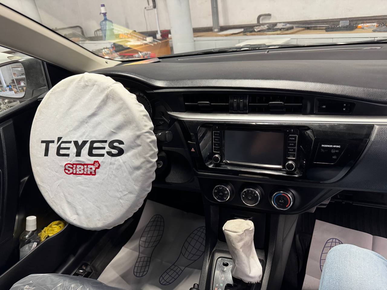 Проверка сохранения доступных штатных функций при установке TEYES CC3 2K на Toyota Corolla — состояние до работы