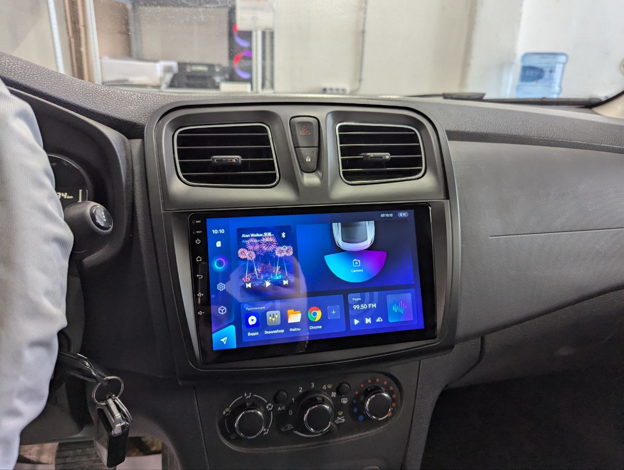 Установка TEYES CC3 2K в Renault Logan 2 — интерфейс приложений на установленной мультимедиа
