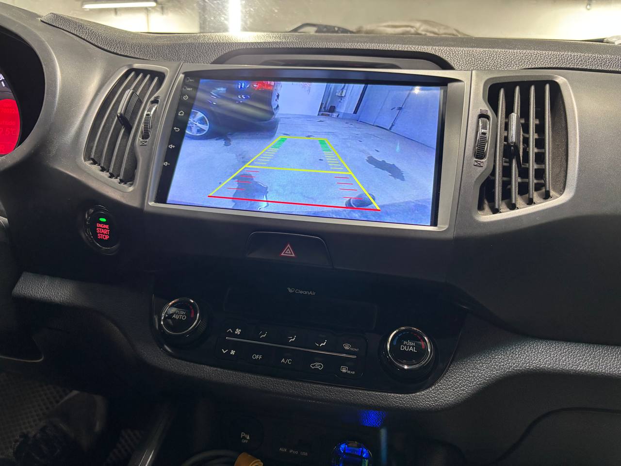 Интерфейс камеры заднего вида на экране TEYES CC2 в Kia Sportage