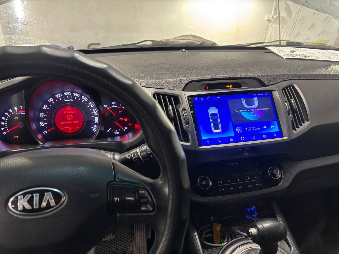 Установленная мультимедийная система TEYES CC2 в Kia Sportage