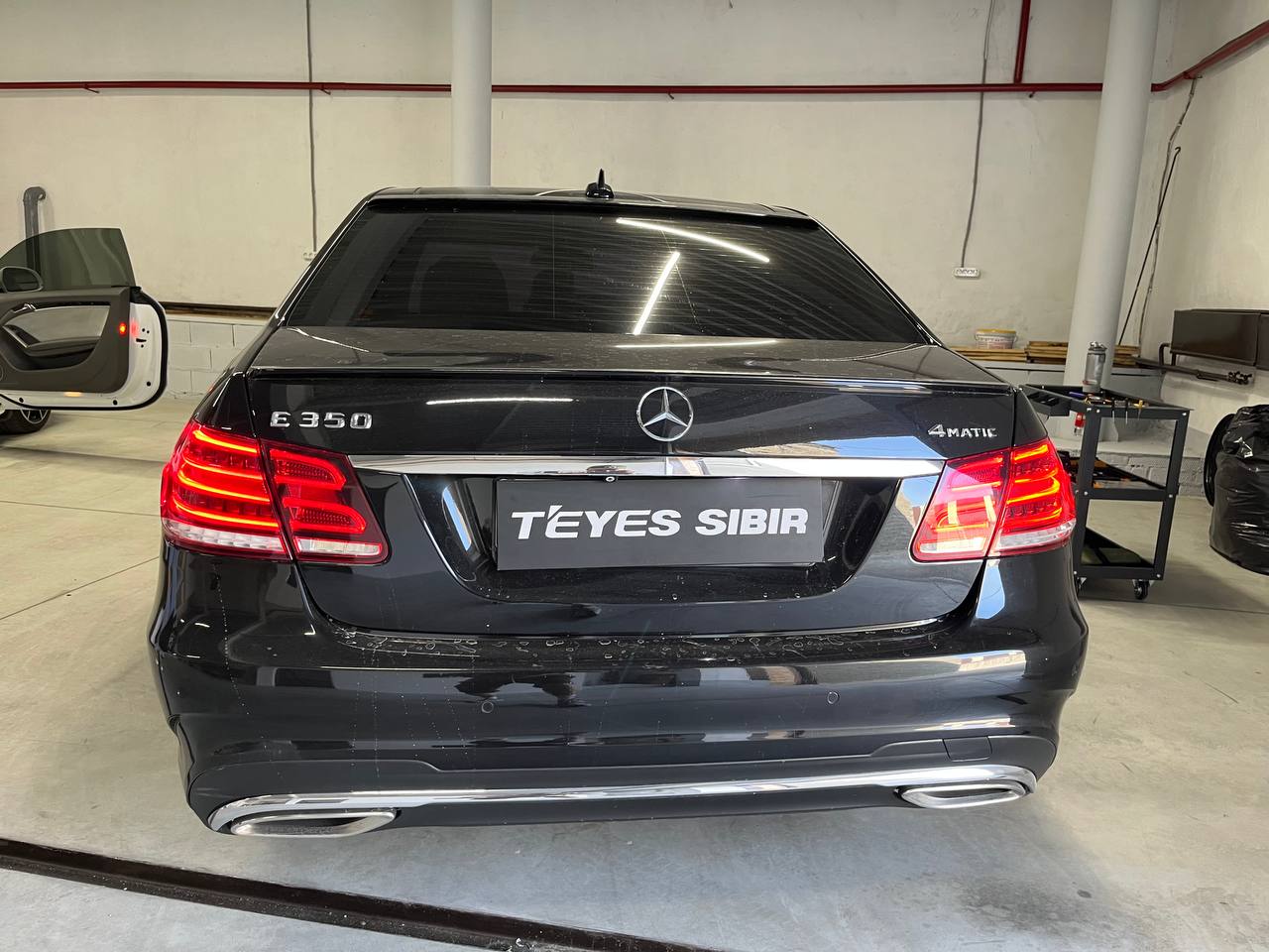 Дополнительная работа с Mercedes-Benz E350 в установочном центре TEYES Sibir