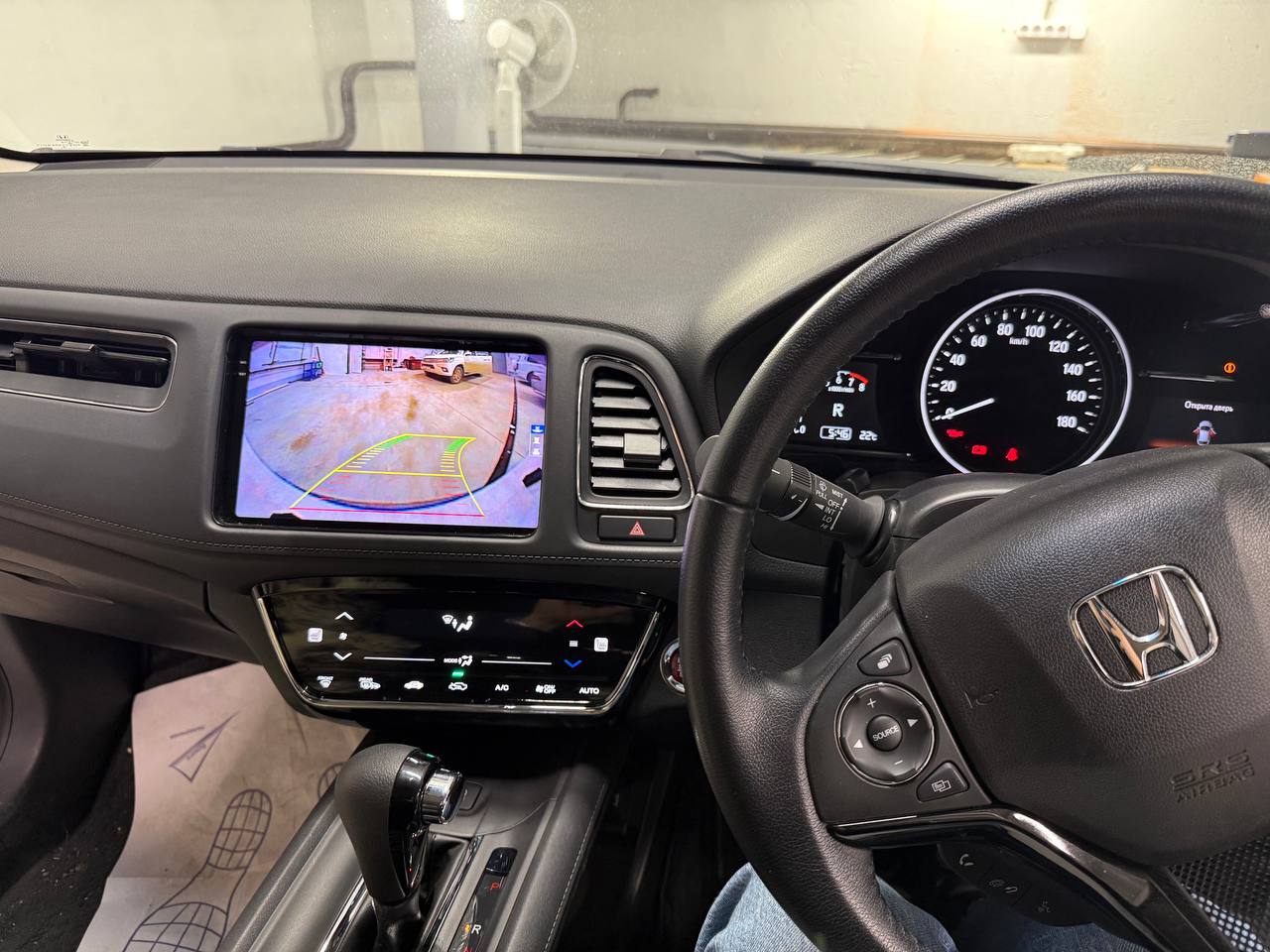 установка камера заднего вида на Honda Vezel 1 — TEYES Sibir, Новосибирск